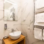 Gasthuis Cavour Lr Collection