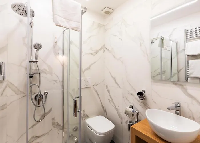 Cavour Lr Collection Roma